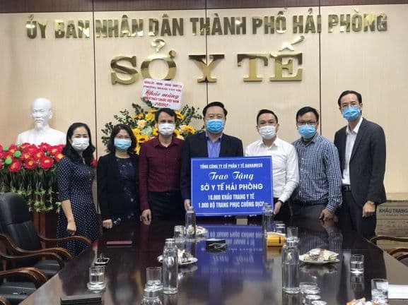 Sở Y tế Hải Phòng tiếp nhận 15.000 khẩu trang y tế và 1000 bộ trang phục chống dịch do các Doanh nghiệp trao tặng