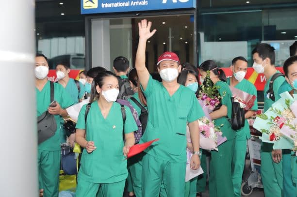 Đoàn 120 cán bộ y tế tham gia chống dịch COVID-19 tại thành phố Hồ Chí Minh đã hoàn thành nhiệm vụ trở về