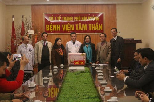 Giám đốc Sở Y tế thăm và chúc Tết các đơn vị trong ngành