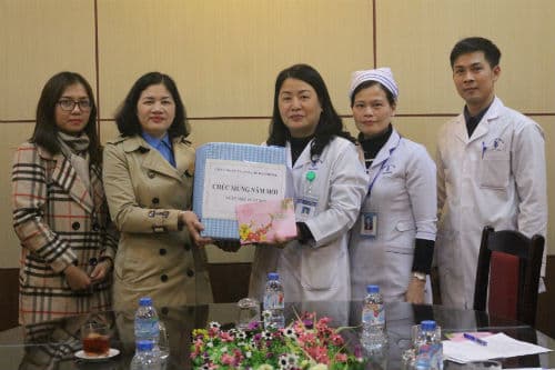 Công đoàn Ngành Y tế thăm và tặng quà các đơn vị trong ngành