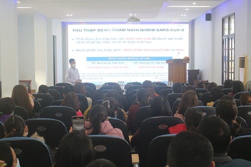 Tập huấn “Lấy mẫu bệnh phẩm đường hô hấp xét nghiệm SARS-CoV-2”